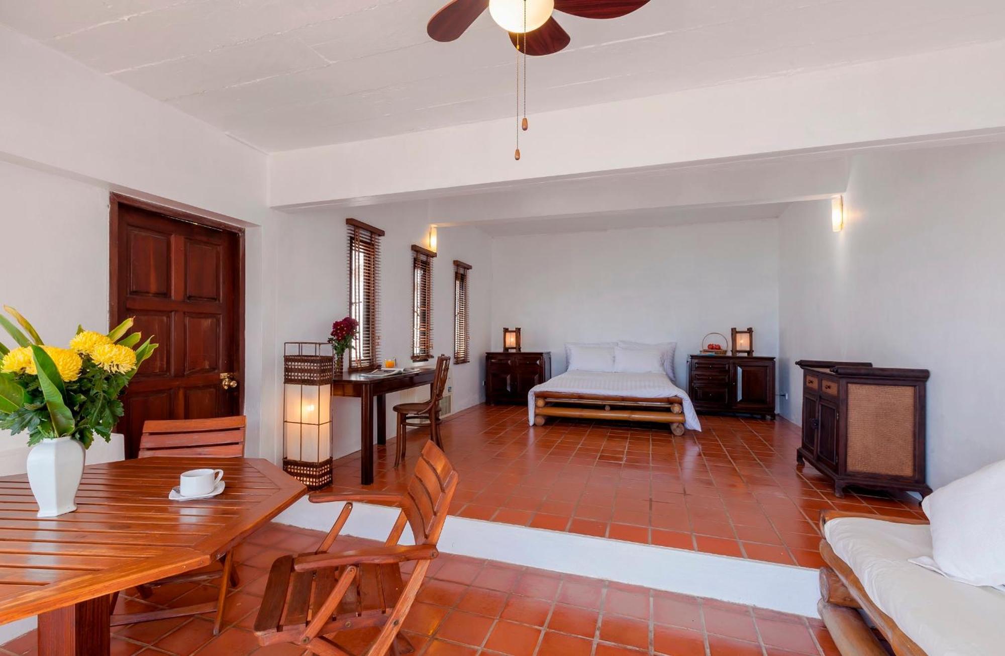 Baan Khunying - Secluded Phuket Beachfront Villa Rawai Экстерьер фото