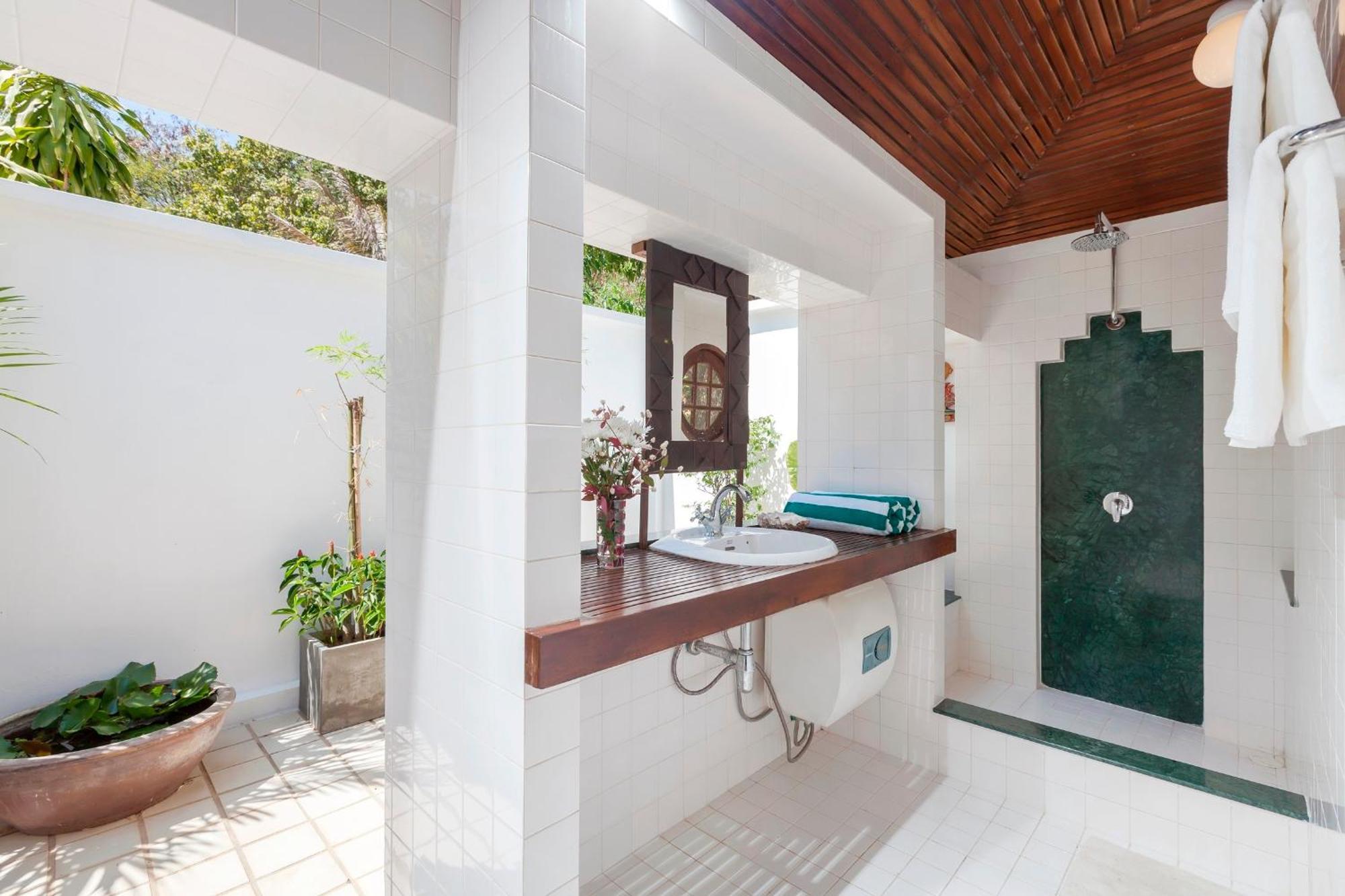 Baan Khunying - Secluded Phuket Beachfront Villa Rawai Экстерьер фото