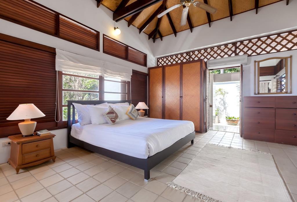 Baan Khunying - Secluded Phuket Beachfront Villa Rawai Номер фото
