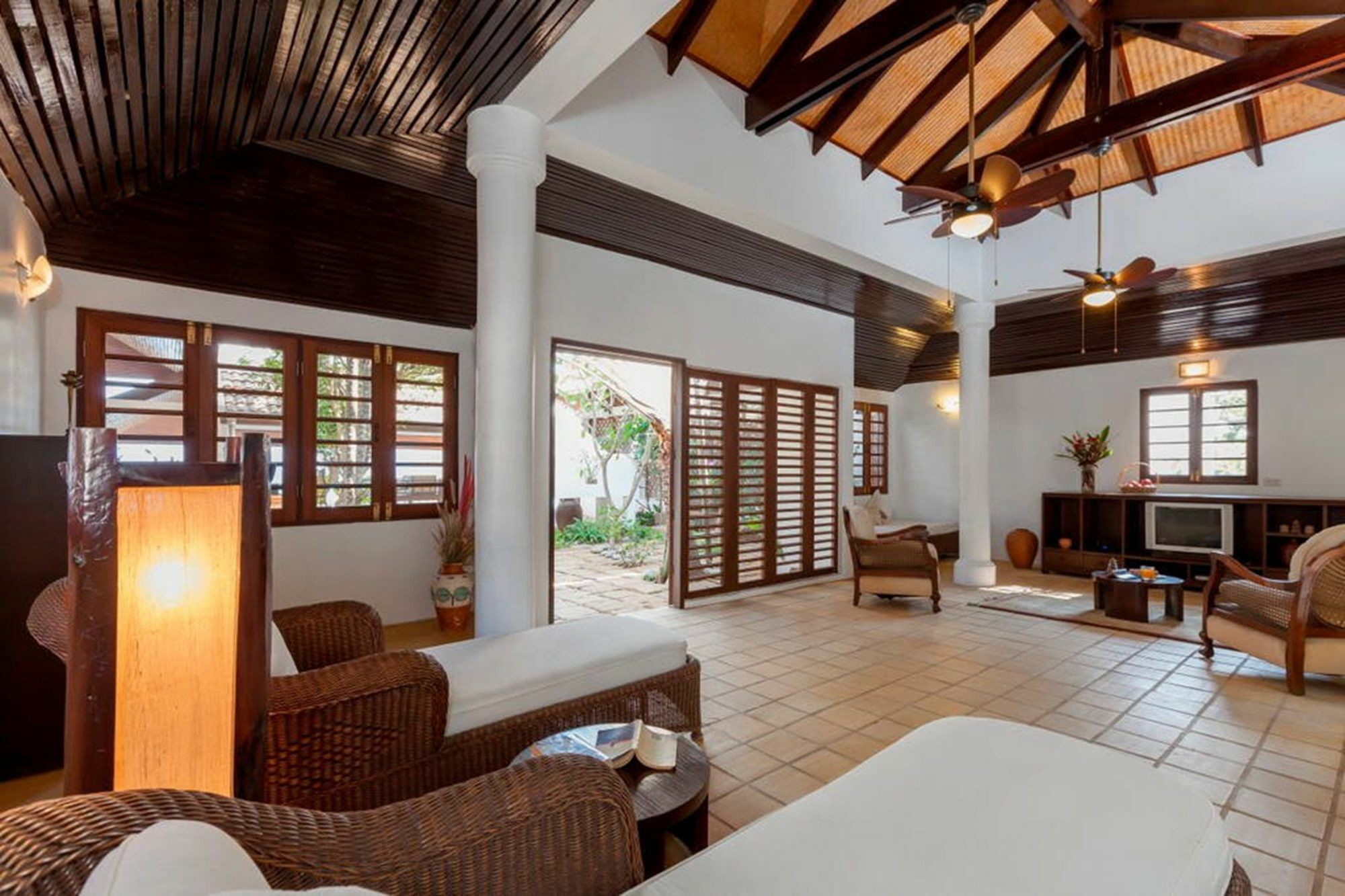Baan Khunying - Secluded Phuket Beachfront Villa Rawai Экстерьер фото